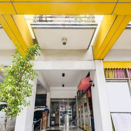 Oyo 893 Dian Suites Makati Маніла Екстер'єр фото