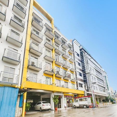 Oyo 893 Dian Suites Makati Маніла Екстер'єр фото