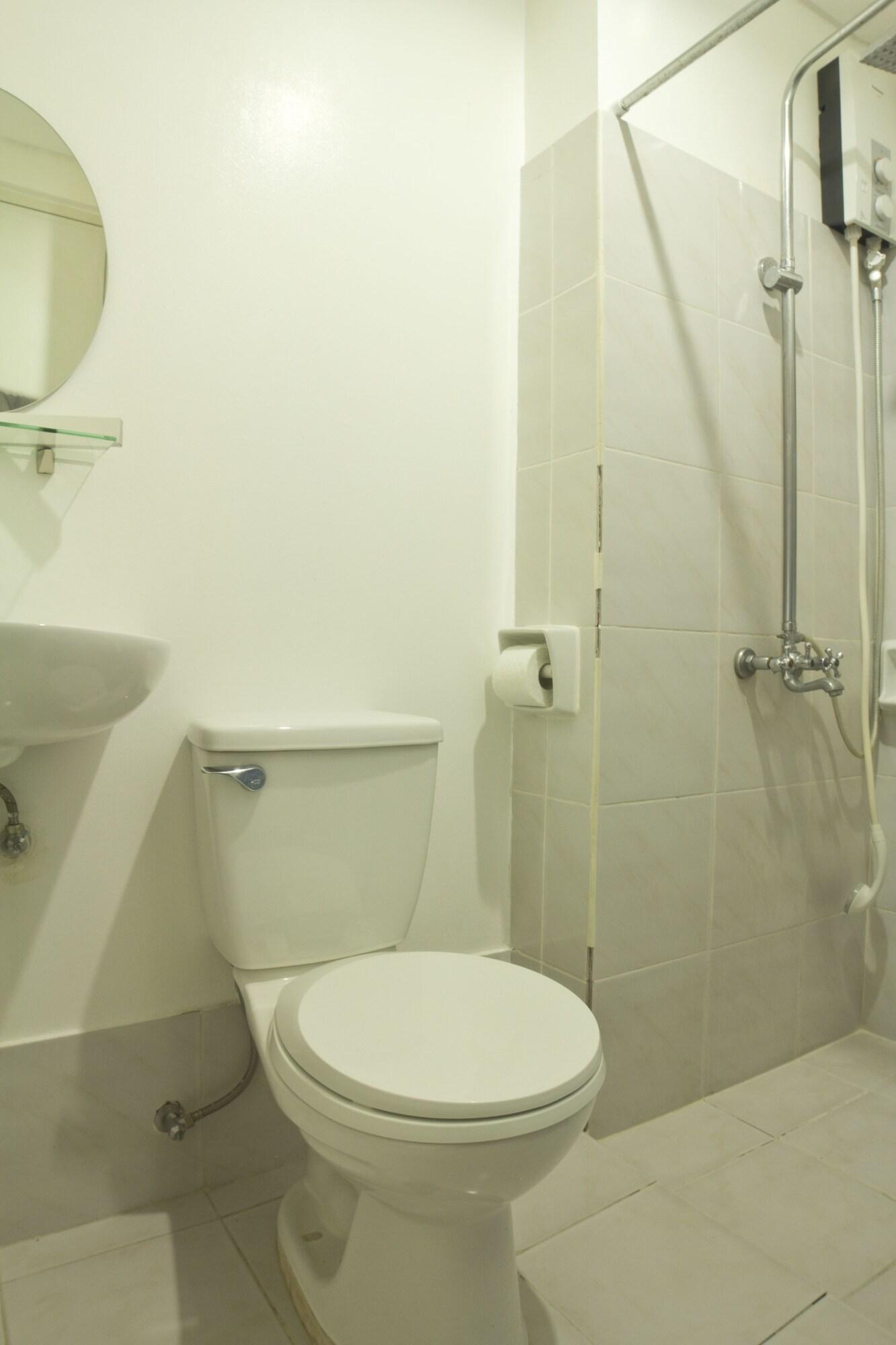 Oyo 893 Dian Suites Makati Маніла Екстер'єр фото