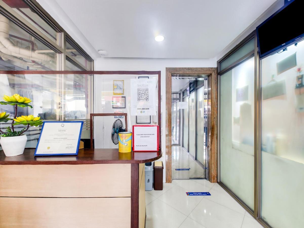 Oyo 893 Dian Suites Makati Маніла Екстер'єр фото