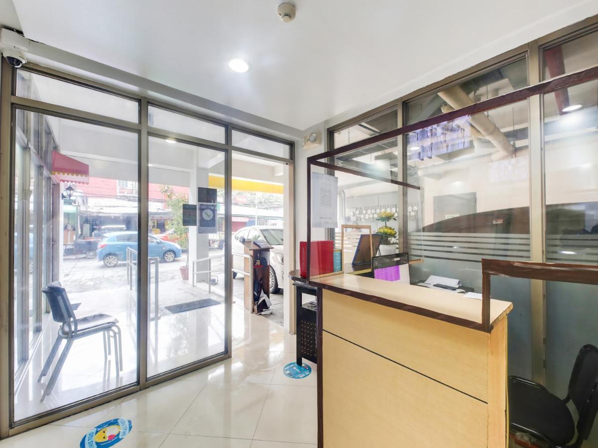 Oyo 893 Dian Suites Makati Маніла Екстер'єр фото