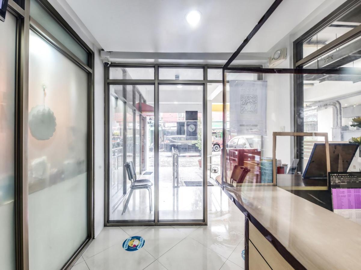 Oyo 893 Dian Suites Makati Маніла Екстер'єр фото