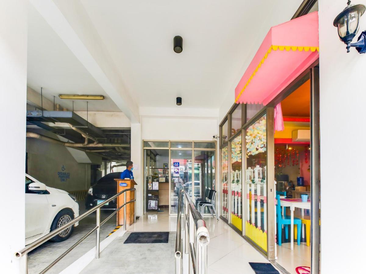 Oyo 893 Dian Suites Makati Маніла Екстер'єр фото