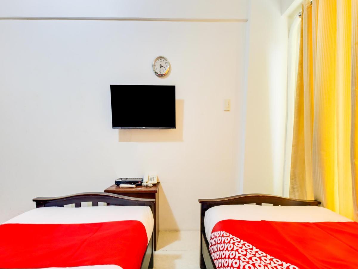 Oyo 893 Dian Suites Makati Маніла Екстер'єр фото