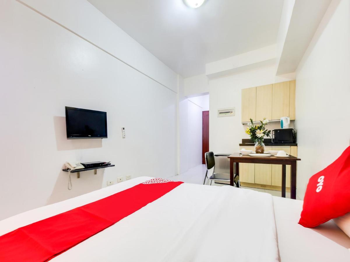 Oyo 893 Dian Suites Makati Маніла Екстер'єр фото