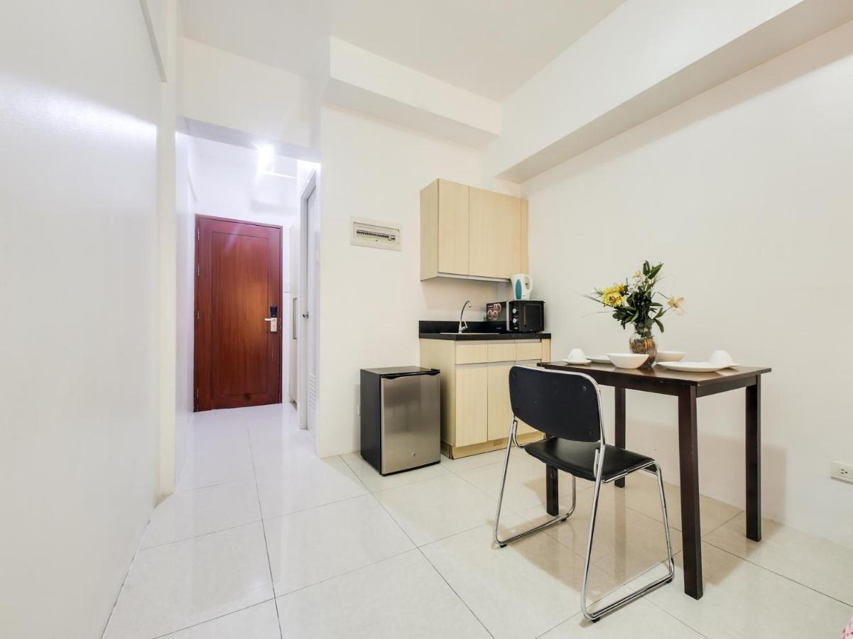 Oyo 893 Dian Suites Makati Маніла Екстер'єр фото