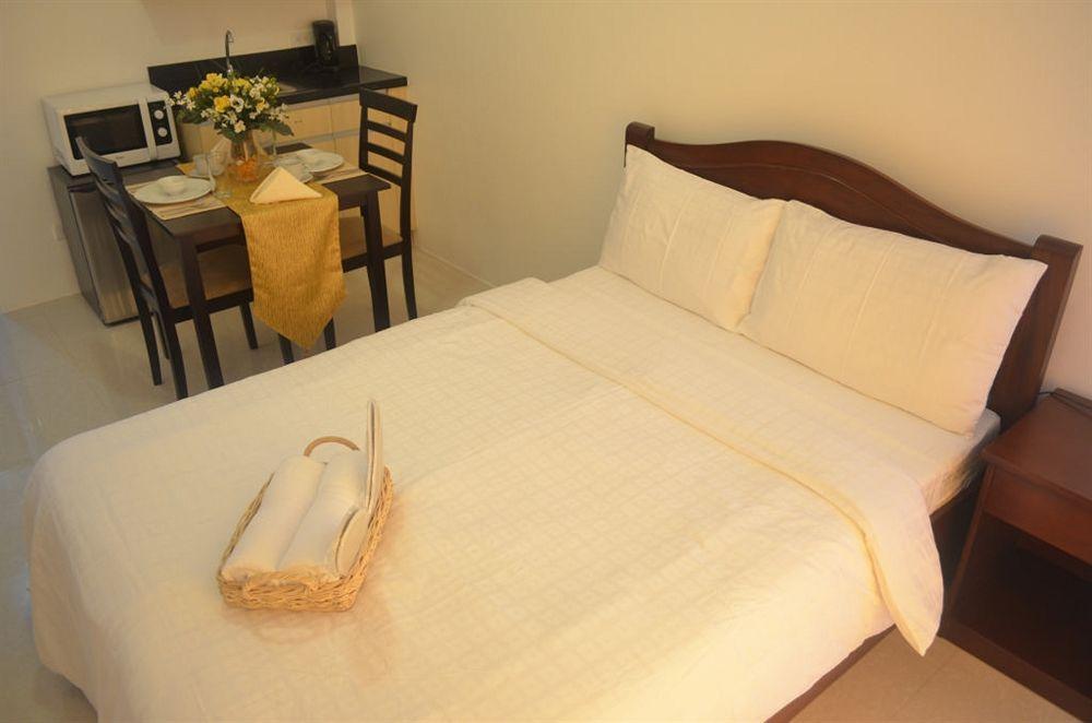 Oyo 893 Dian Suites Makati Маніла Екстер'єр фото