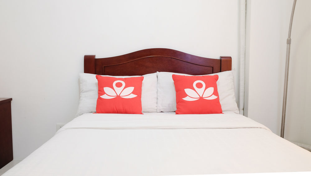 Oyo 893 Dian Suites Makati Маніла Екстер'єр фото
