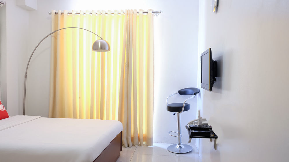 Oyo 893 Dian Suites Makati Маніла Екстер'єр фото