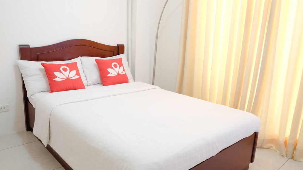 Oyo 893 Dian Suites Makati Маніла Екстер'єр фото