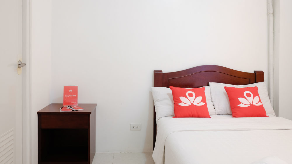 Oyo 893 Dian Suites Makati Маніла Екстер'єр фото