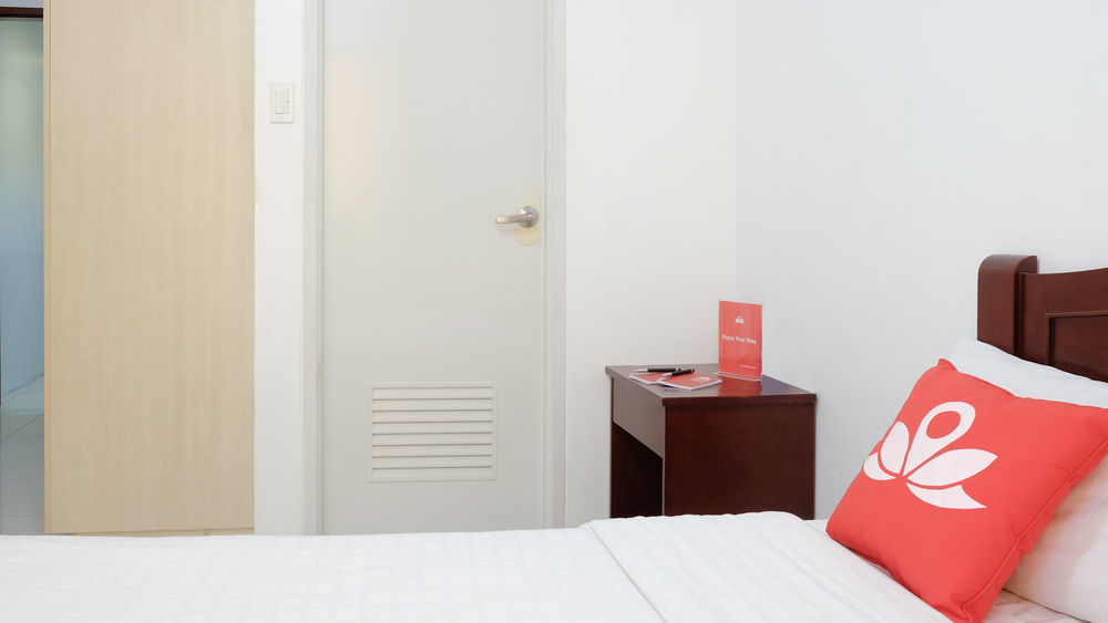 Oyo 893 Dian Suites Makati Маніла Екстер'єр фото