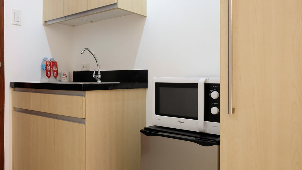 Oyo 893 Dian Suites Makati Маніла Екстер'єр фото