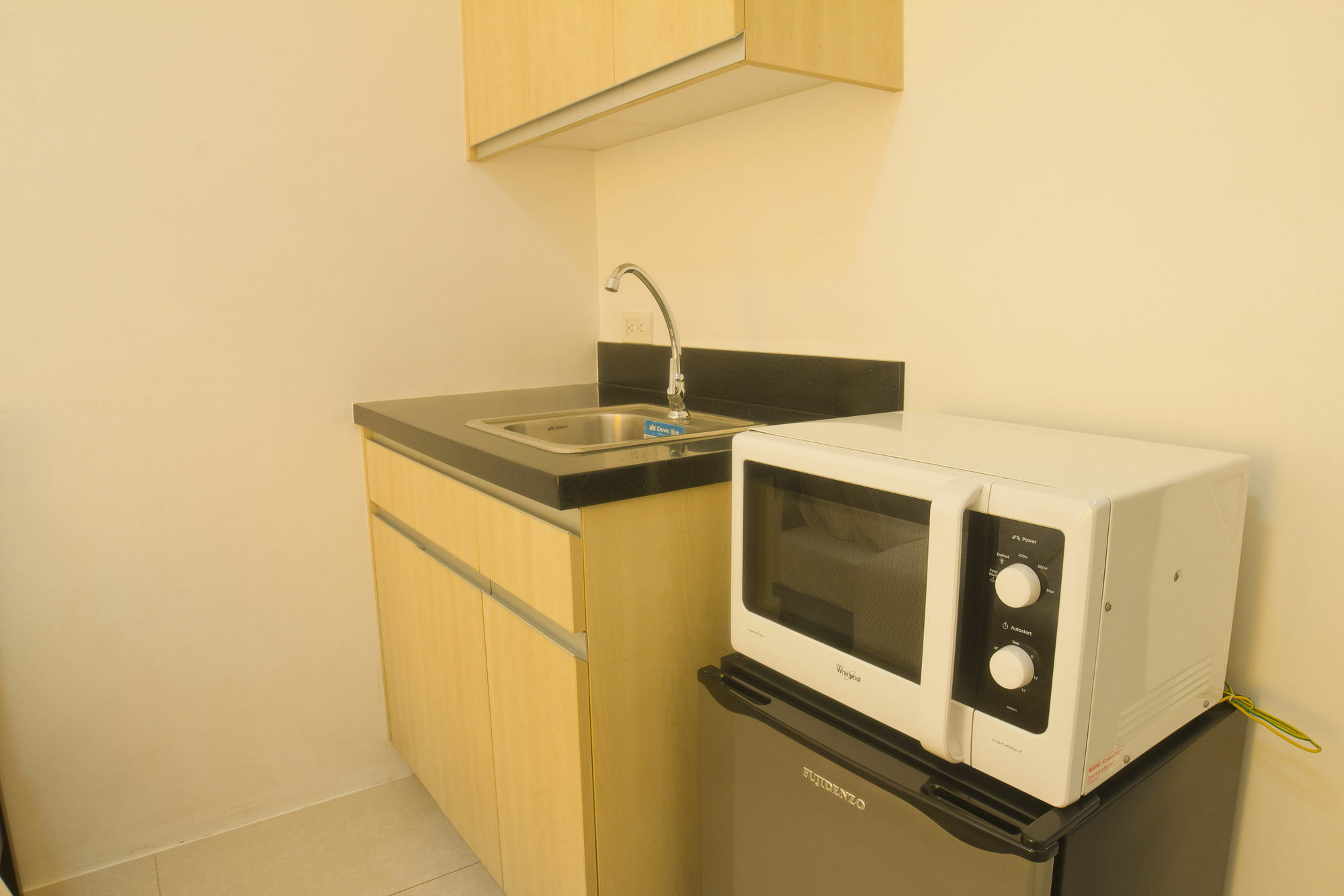 Oyo 893 Dian Suites Makati Маніла Екстер'єр фото