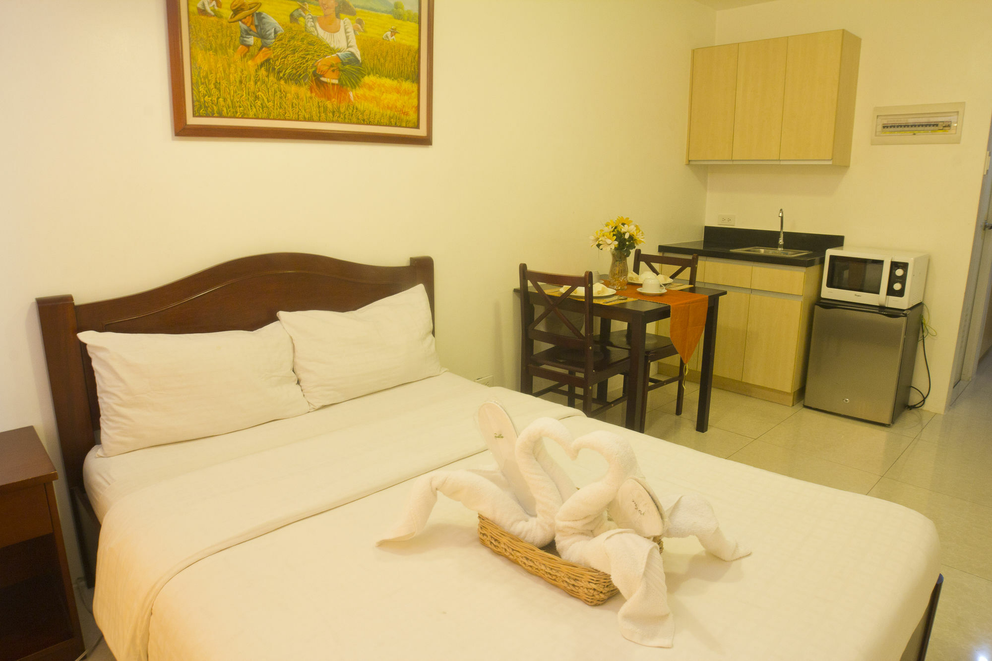 Oyo 893 Dian Suites Makati Маніла Екстер'єр фото